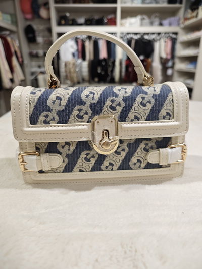 Cartera chica con textura de jean