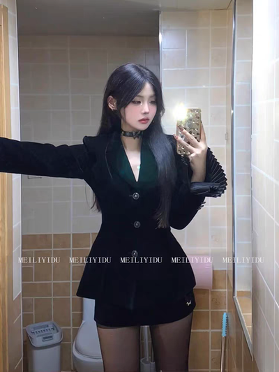 Conjunto chaqueta + pollera terciopelo negro