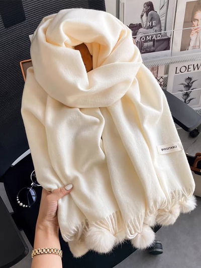 Bufanda grande con pompones