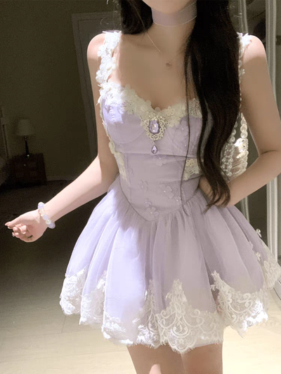 Vestido color lila con falda doble