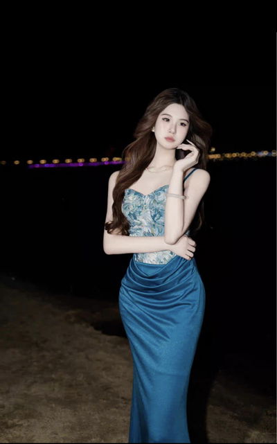 Vestido largo con diseño estilo corset en color azul y rosa