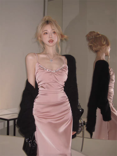 Vestido satinado color rosa champagne 