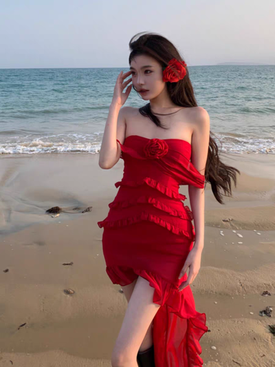 Vestido rojo con falda asimétrica