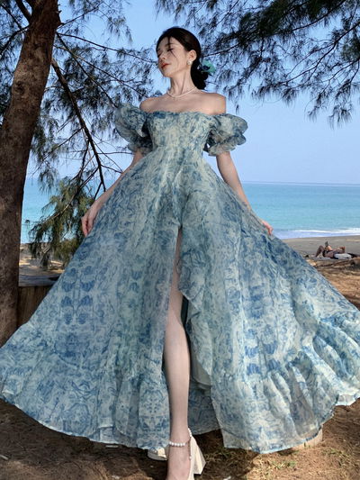 Vestido largo color celeste verdoso con bolados