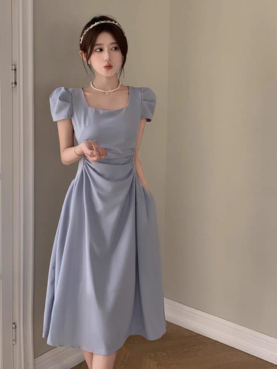 Vestido con pliegues color celeste 