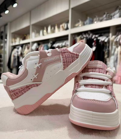 Zapatillas urbanas con diseño moderno en blanco con rosa