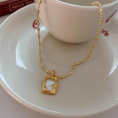 Medallón "Relicario de nacar" 