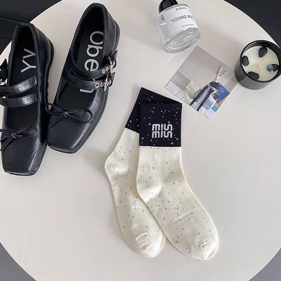 Media Crema y Negro con estrellas