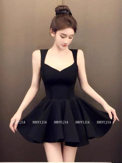 Vestido Corto Elegante "Línea A" Ultra-Volumen en Negro & Bordó 