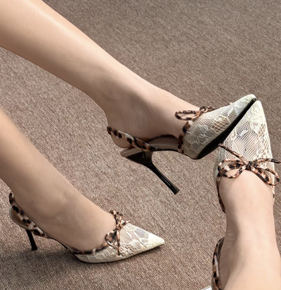 Tacón Stiletto con Encaje y Lazo Vintage
