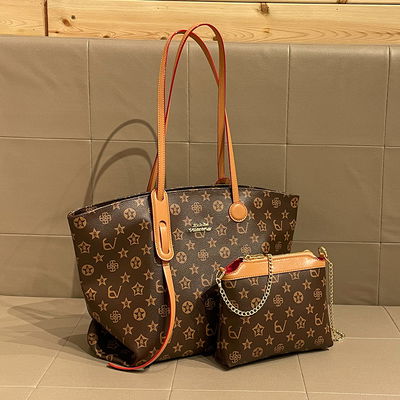 Set de Bolso Tote y Neceser monograma a Juego