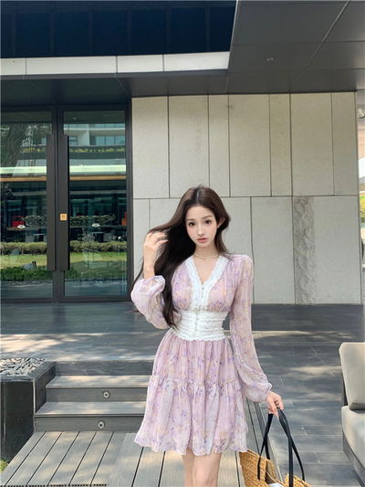 Vestido Francés de Gasa Lavanda con Estampado Floreado y Encaje Vintage