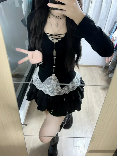 Blusa Dark Coquette con Encaje y Lazos