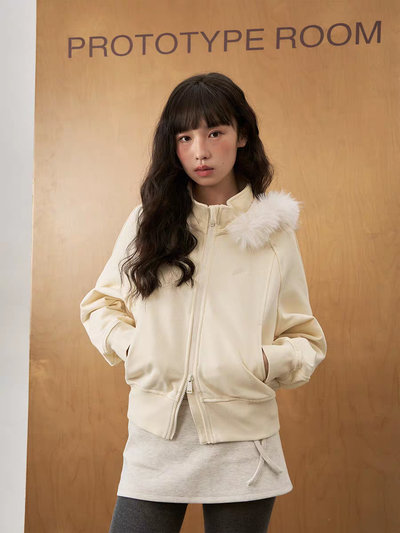 Campera Crema con Doble Cierre y Capucha de Piel Sintética