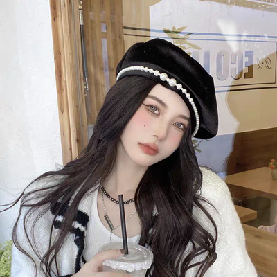 Boina Francesa de Terciopelo con Detalle de Perlas