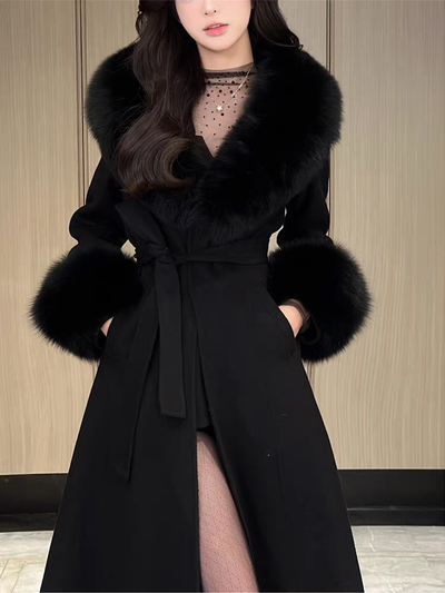 Tapado largo color negro con pelo sintético 