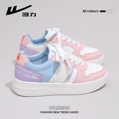 Zapatillas negra con blanco y rosa con colores pastel y blanco