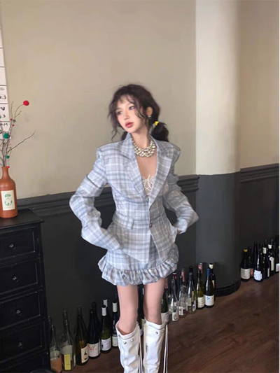 Conjunto de chaqueta + pollera cuadrille gris 