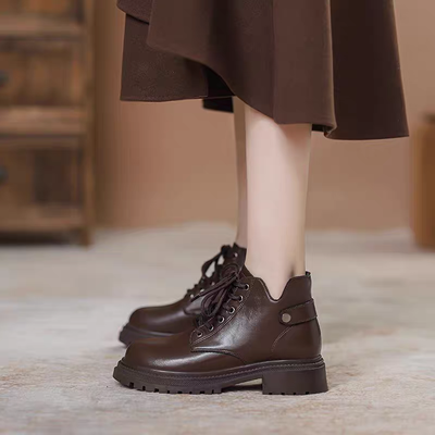 Botas tipo borcegos marrón y negro