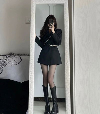 Blazzer negro con cinturon color Dorado