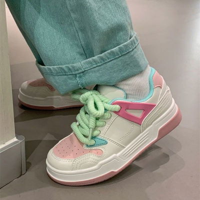 Zapatillas blancas con rosa y verde