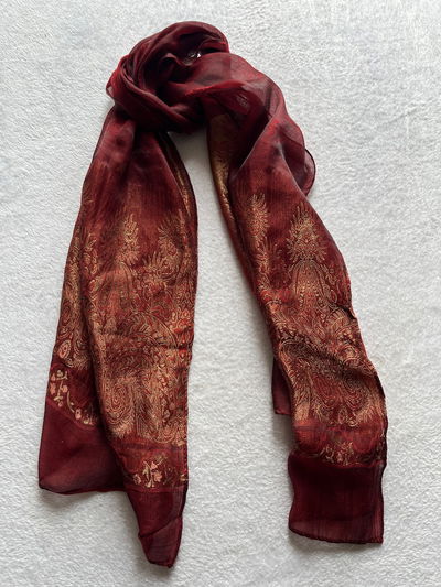 pañuelo borgoña y dorado #2