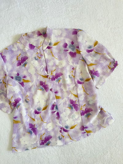 camisa violetas 