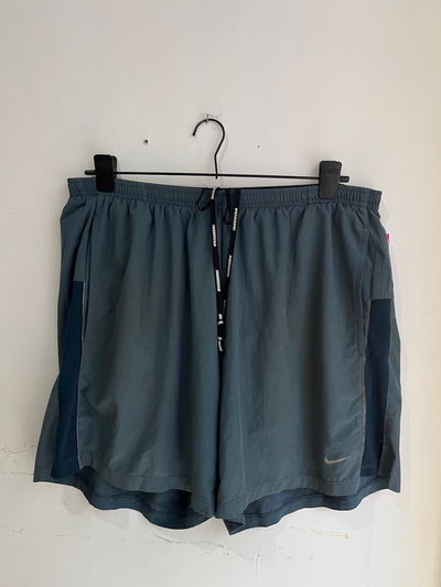 short nike t44/46
