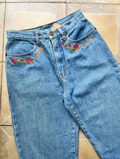 mom jean damage t36