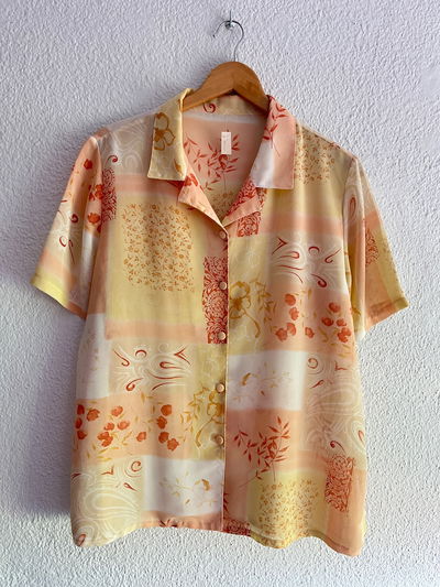 camisa flores amarillas