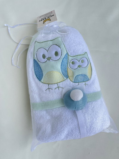 Toallon bordado. Con portachupete 