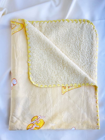 Manta de plush con corderito