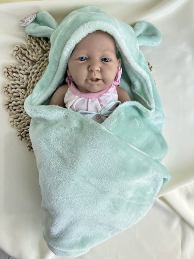 Manta plush con gorrito