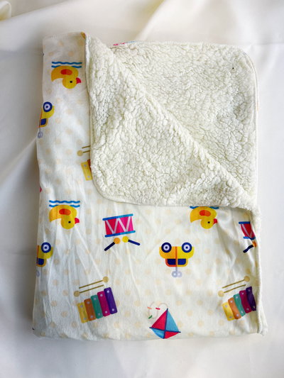 Manta de plush con corderito