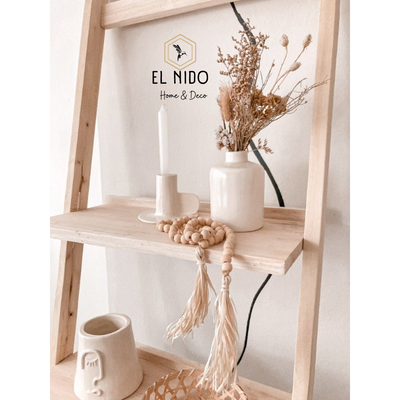 ESCALERA DECO DE ALAMO MACIZO CON 2 ESTANTES DE 180X50CM.