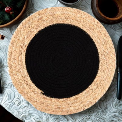 INDIVIDUAL REDONDO DE FIBRAS NATURALES CON CENTRO NEGRO – Ø38 CM
