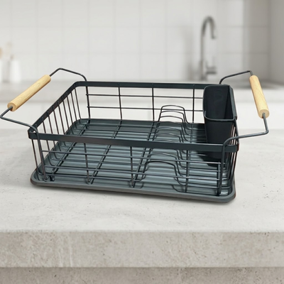 Escurridor de platos metálico gris con bandeja y manijas de madera