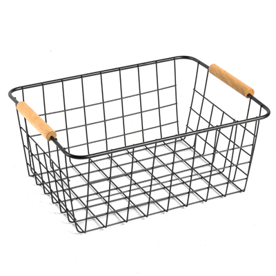 Canasto organizador de metal negro con manijas de madera