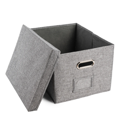 Caja organizadora de tela gris oscuro con portaetiqueta transparente