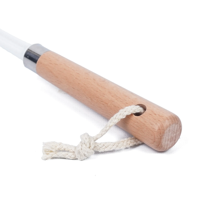Cepillo de limpieza nórdico blanco con mango de madera