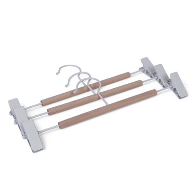 Set x3 perchas blancas de metal y madera con 2 ganchos