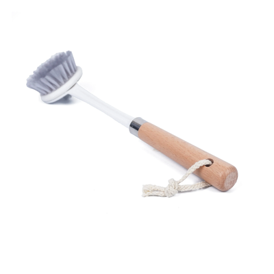 Cepillo de limpieza nórdico blanco con mango de madera