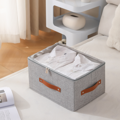 Caja organizadora gris oscuro con tapa transparente y manijas de cuero