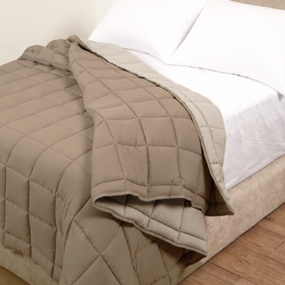Cover Reversible Varenna con Relleno 230 x 240 cm – Visón Claro/Visón Oscuro 4 Estaciones