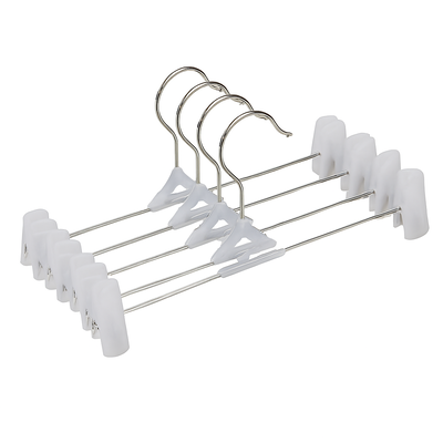 Percha de metal con broches