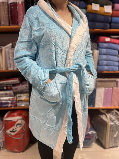 Batas de flannel con capucha