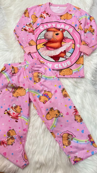 Pijama remera manga larga y pantalon Capybara