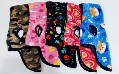 CHALECO SOFT CON CAPUCHA OUTLET