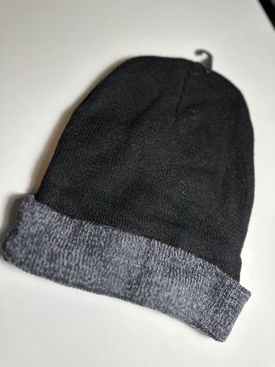 Gorro negro con polar adentro 