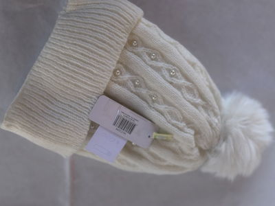 Gorro  de lana con peluche adentro y perlitas